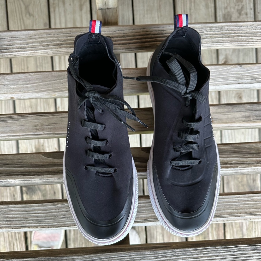 Tommy Hilfiger Black womens sawyir Sneaker Size 9